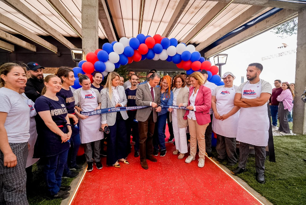 Foster’s Hollywood reabre su local en Chiclana en una nueva ubicación y genera 25 puestos de trabajo
